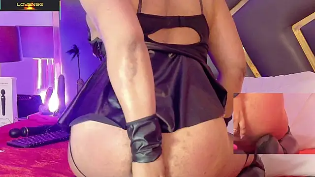 Scarlettt_Ass' Webcam Show