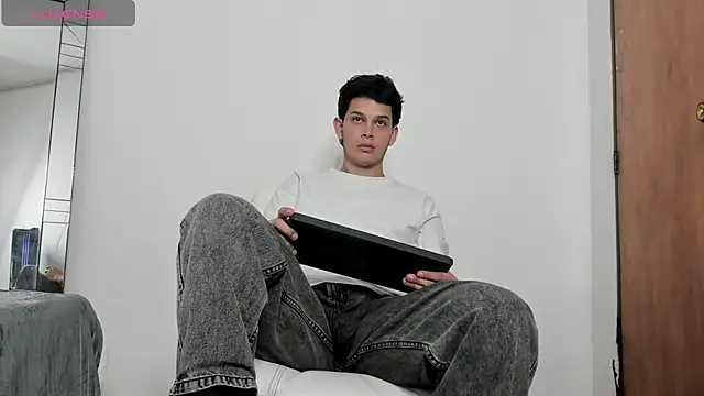 Show modela elijah_stoone na web-kameri