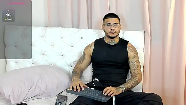 Melody_and_tony1: διαδικτυακό σόου στην κάμερα