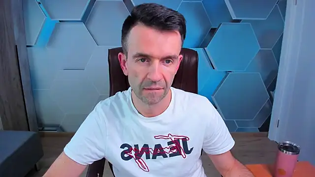 SteveTiger Adlı Modelin Canlı XXX Sohbeti