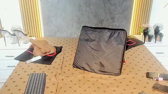 แชท XXX สดของ NahomyOwen