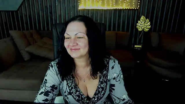 IrissMoon লাইভ XXX চ্যাট