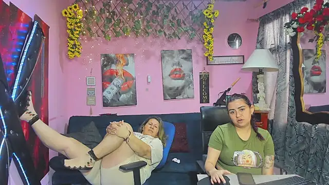 lesbiancuple Show in webcam