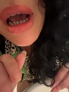 Deessenympho's Webcam Show