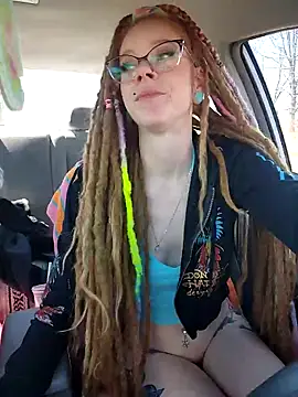 Pokazy przed kamerką – LucidLucy