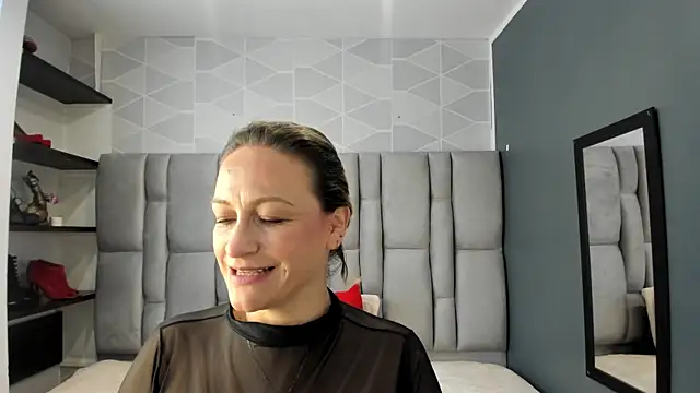 Charlot_milf Chat XXX in diretta