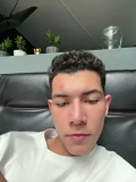 Show modela FireGuy_99 na web-kameri