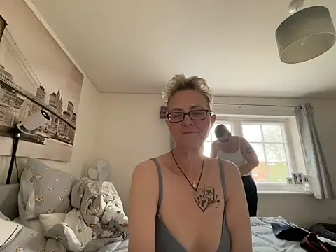 Curvy-Jinx 网络视讯表演