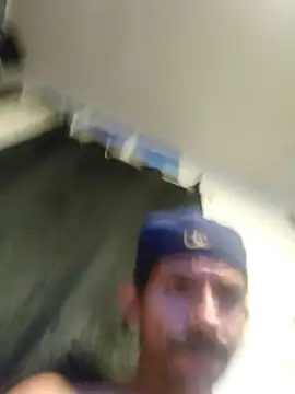 tokeNcum2pnp2: διαδικτυακό σόου στην κάμερα