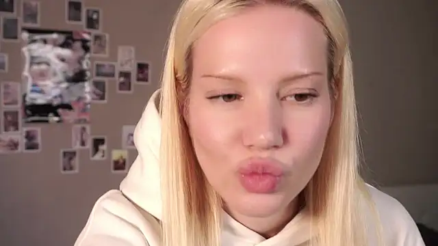 Chat +18 de PamilaPoppe ao vivo