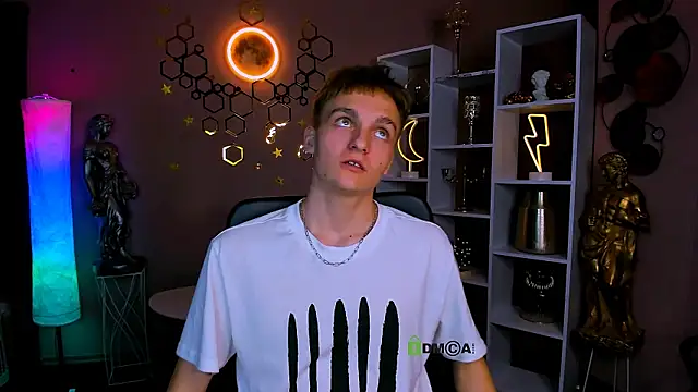 Pokazy przed kamerką – john_lik