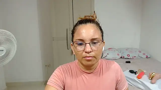 Agatha_browser Adlı Modelin Canlı XXX Sohbeti