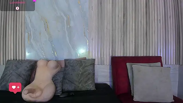 BriannaChelsea's Live XXX Chat