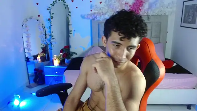 Caius_fox Show in webcam