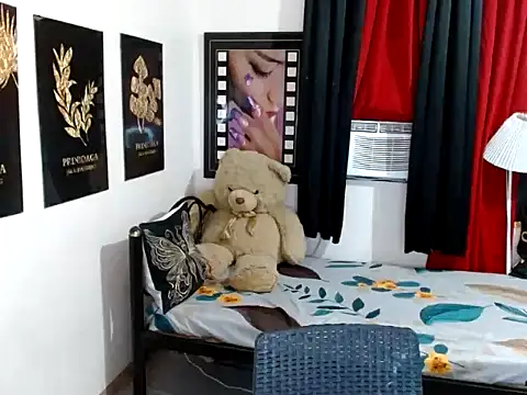 TSbrianaHugeCock 网络视讯表演