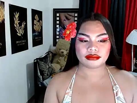 TSbrianaHugeCock: διαδικτυακό σόου στην κάμερα