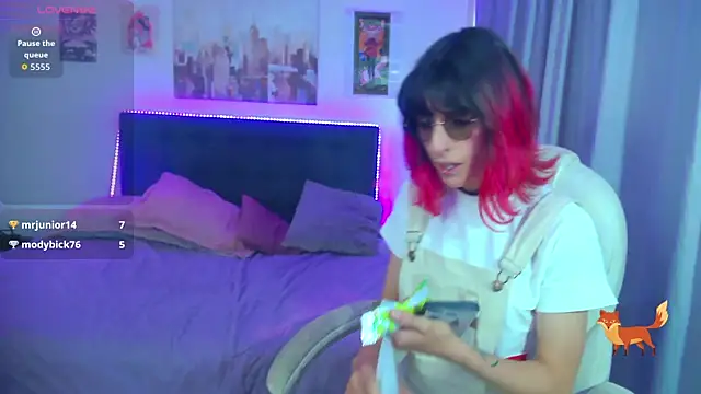 goth_minerva: διαδικτυακό σόου στην κάμερα