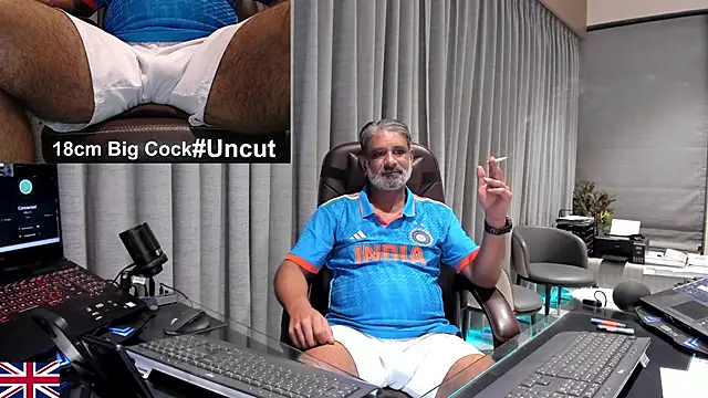 OnlineBossUK Show in webcam