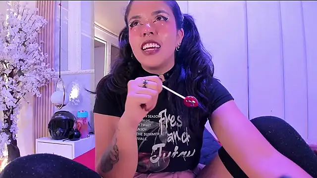 ivannabellini's Live XXX Chat