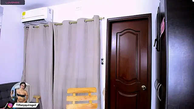 zou_quira Pertunjukan Webcam