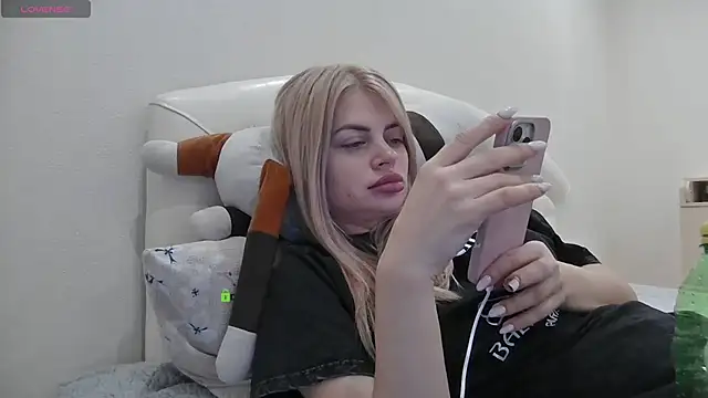 ShamlesssAdell – Naživo XXX chat