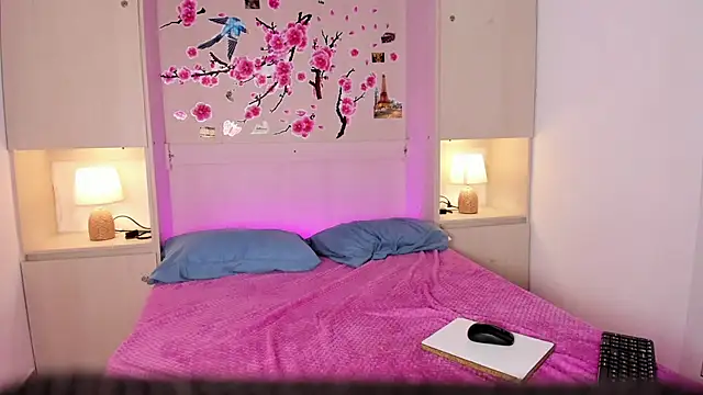 TaylorBloom's Live XXX Chat