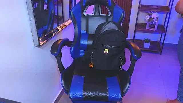 Kenya--Buhle 现场XXX聊天