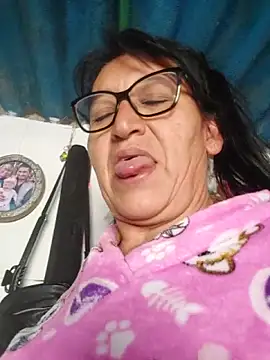 clarita_01: онлайн-секс-чат