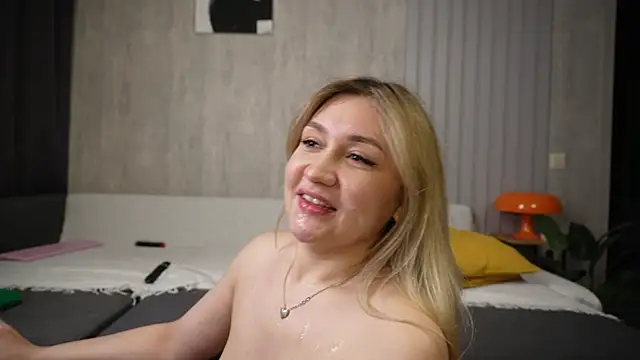 Pokazy przed kamerką – wineandboobss