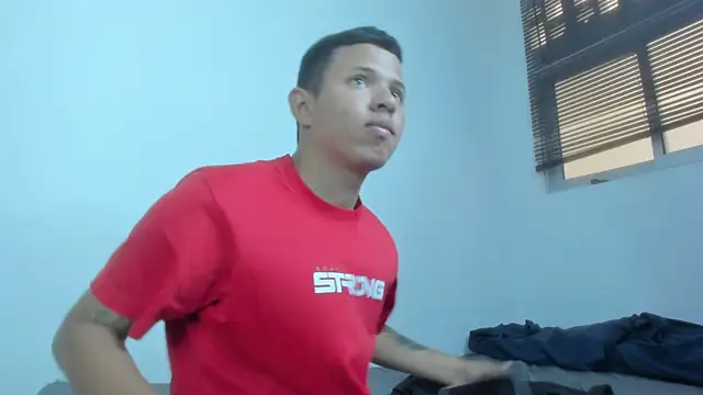 LatinsGuys2026 Show in webcam