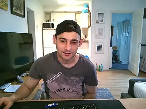 Онлайн чат XXX mihaimichael