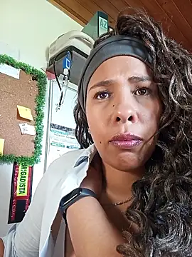 XXX chat uživo modela IVONNE_COLLINS33