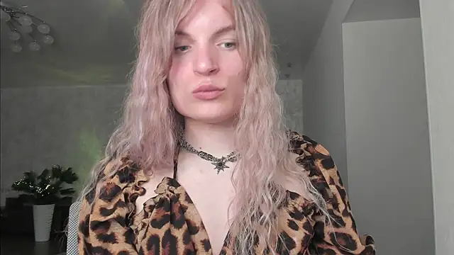 Show modela milliKira006 na web-kameri