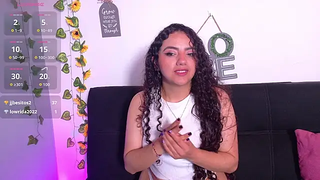 Chat XXX en directo de emiily_curly