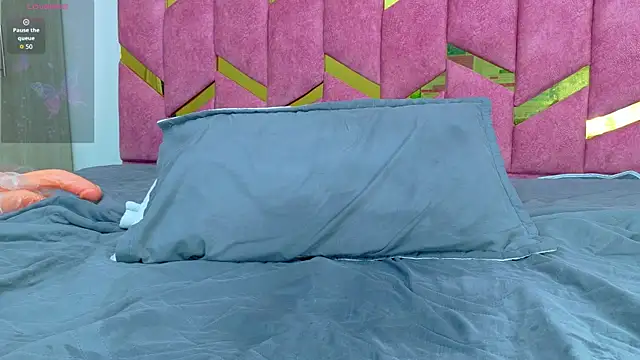 hornyhousekeeper_ live XXX chat