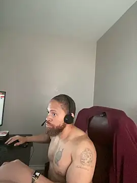 Fathero1time: διαδικτυακό σόου στην κάμερα