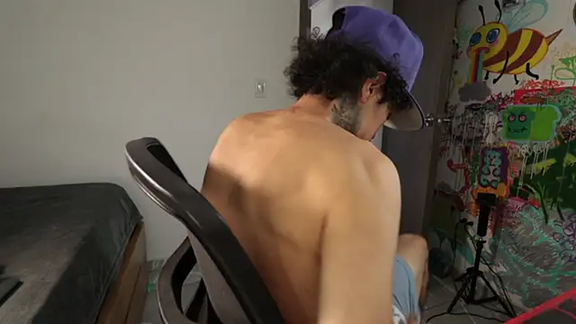 trieoneのライブXXXチャット