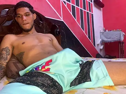 Онлайн чат XXX tanned_boy