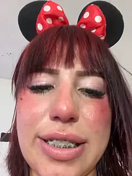 Pertunjukan Kamera Web Kitty_Melodi