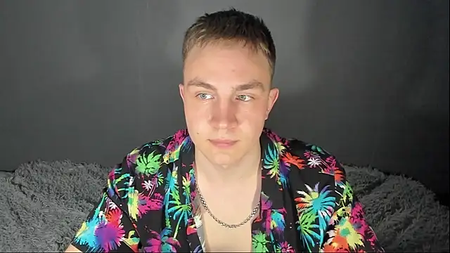 avrions: διαδικτυακό σόου στην κάμερα