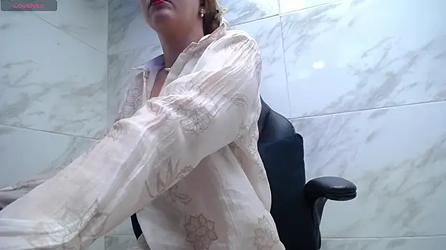 Chat XXX ao vivo de kyra_jeet