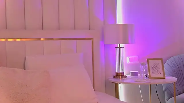 AlexaFlow: онлайн-секс-чат