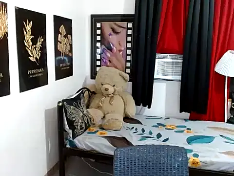 TSbrianaHugeCock – Kamerová šou