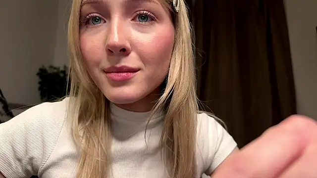 Show de Kattie_Petite na webcam