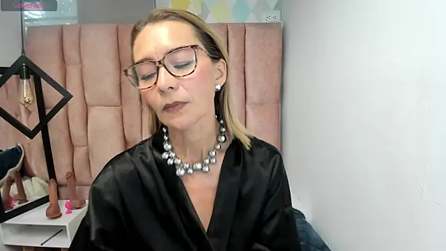 Issa_Milf__: онлайн-секс-чат