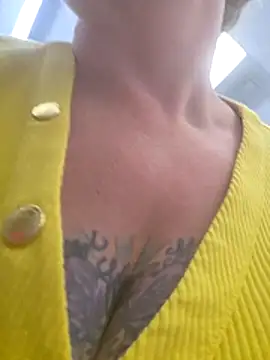 julimonroe élő XXX-chatje