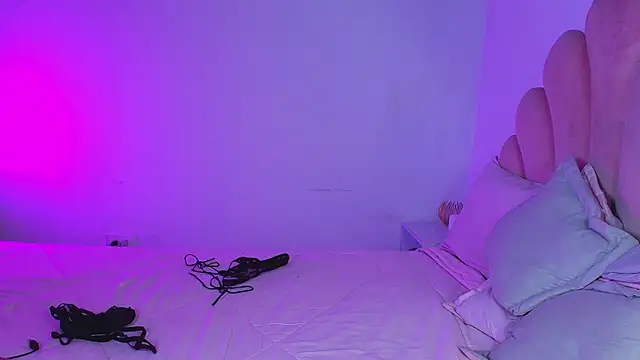 MiaColucci18 Live XXX Chat