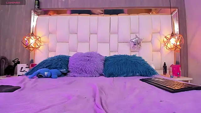 Show modela Foxxy_Doll na web-kameri