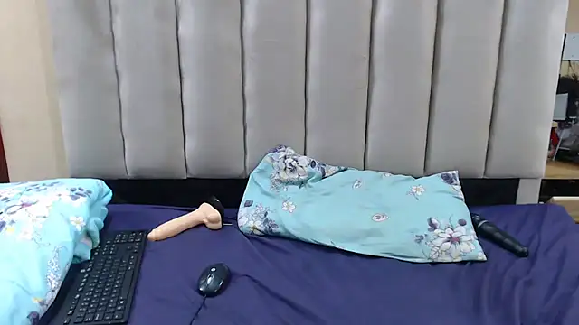 Show modela XxxExoticxx27 na web-kameri