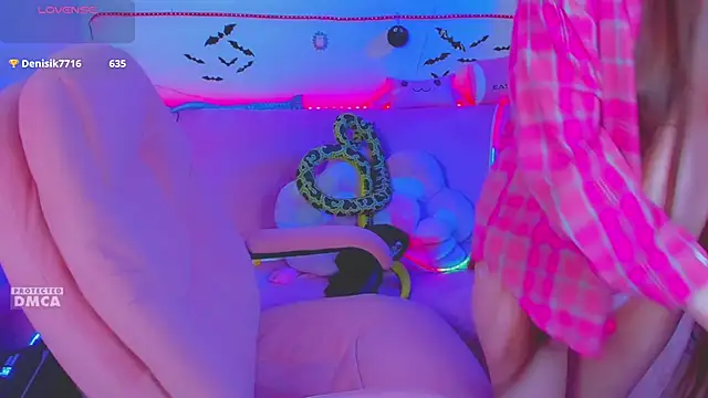 Вебкам-шоу Lolisuccub